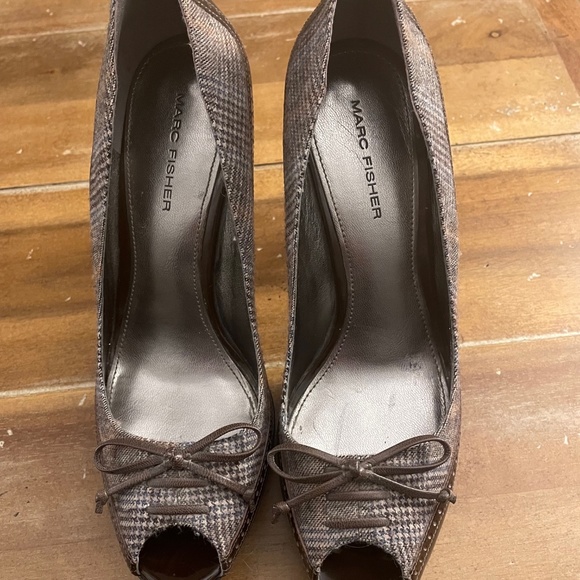 Marc Fisher 'Vica' Peep Hole Platform Pumps - Brown Patent Leather and Plaid - 7 - Picture 10 of 11